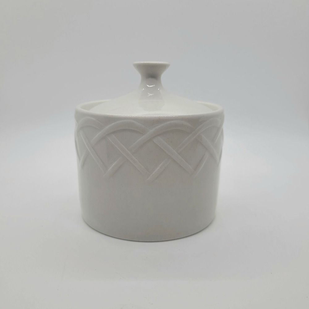 Oneida Picnic White Stoneware Sugar Bowl with Lid Embossed Basketweave Pattern - Picture 2 of 9
